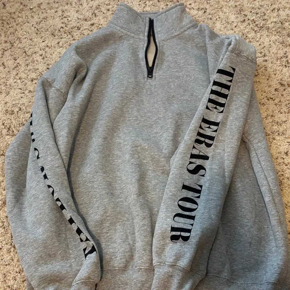 Taylor Swift, Eras Tour Zip-Up Quarter Zip, SZ S - Picture 2 of 5